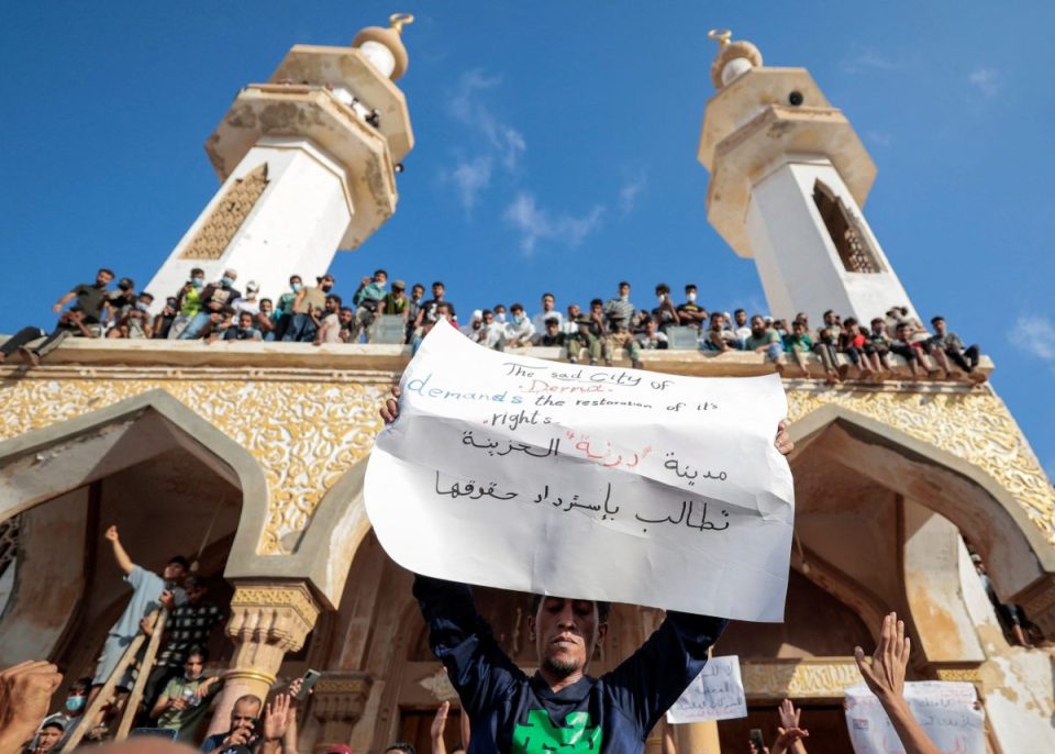libi:-banoret-protestojne-kunder-qeverise,-kerkojne-pergjegjesi-per-permbytjet-–-video
