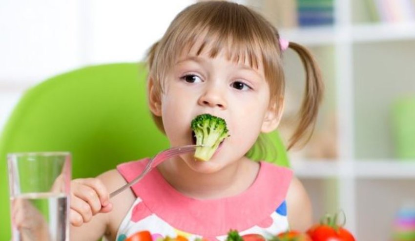 5-ushqimet-qe-duhen-hequr-nga-dieta-e-femijes-suaj