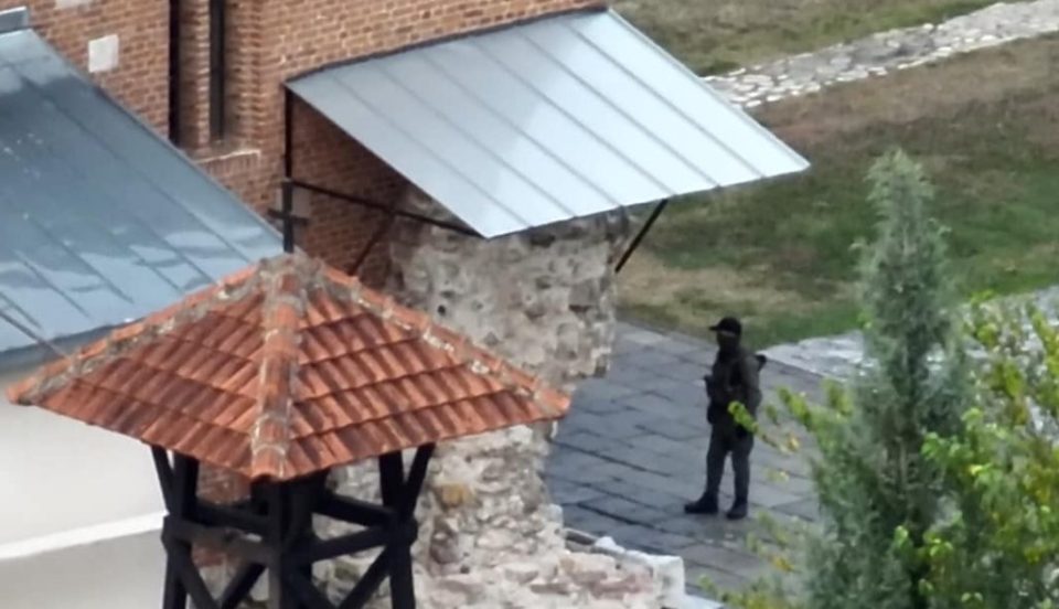svecla:-grupi-terrorist-eshte-rrethuar,-koha-e-fundit-te-dorezohen