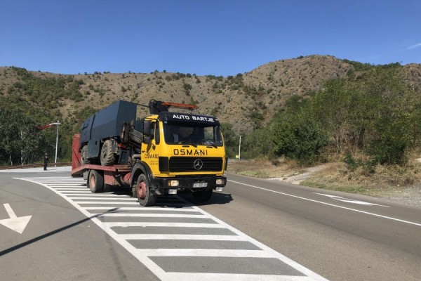 policia-largon-edhe-nje-autoblinde-te-grupit-qe-kreu-sulm-terrorist-ne-banjska