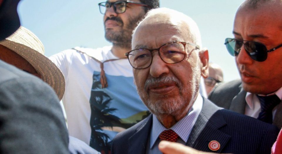 ghannouchi,-lideri-i-burgosur-i-opozites-tuniziane-dhe-ish-kryetar-i-parlamentit,-ka-nisur-greve-urie-tre-ditore