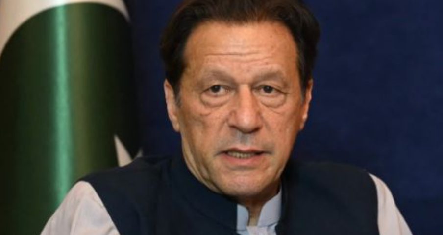 ish-kryeministri-i-pakistanit-imran-khan,-transferohet-ne-nje-burg-te-ri