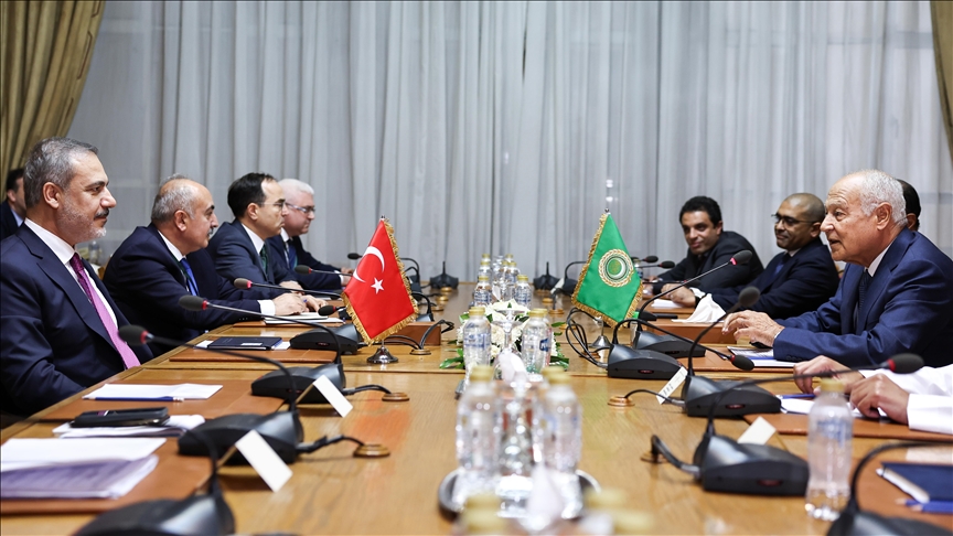 ministri-i-jashtem-turk-takohet-me-kreun-e-liges-arabe-ne-kajro