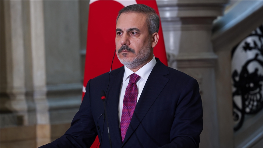 ministri-i-jashtem-turk:-kundershtojme-dhe-denojme-sulmet-ndaj-civileve-te-pafajshem