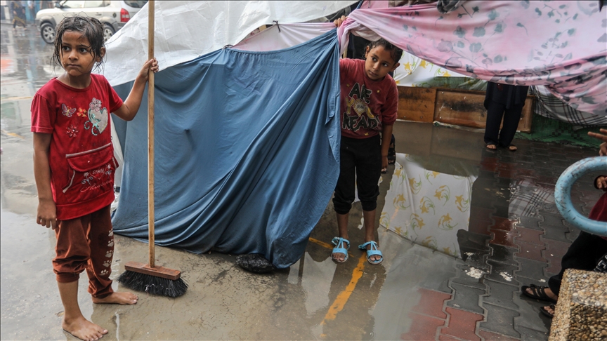 reshjet-shkaktojne-permbytje-te-tendave-dhe-veshtiresojne-jeten-e-palestinezeve-ne-gaza