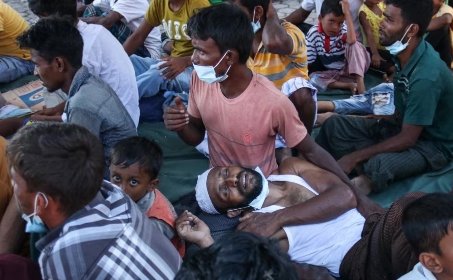 nje-mije-refugjate-nga-komuniteti-rohingya-mberrijne-ne-indonezi-per-nje-jave