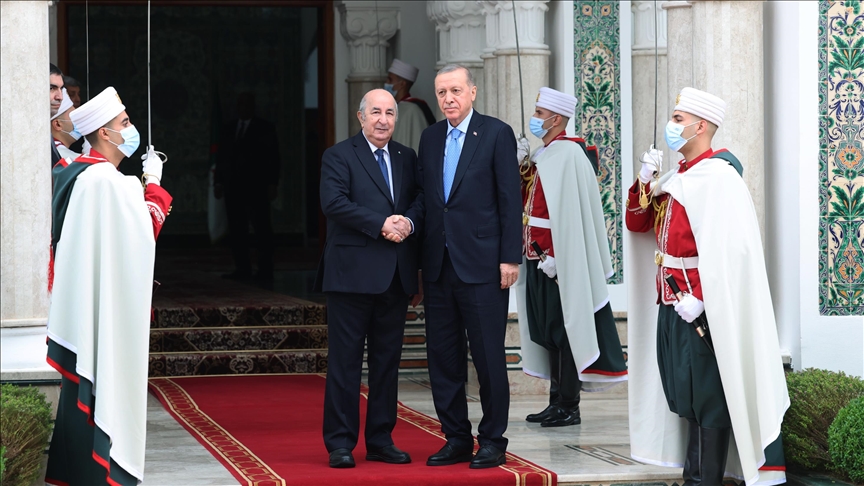 presidenti-erdogan-pritet-me-ceremoni-zyrtare-ne-algjeri