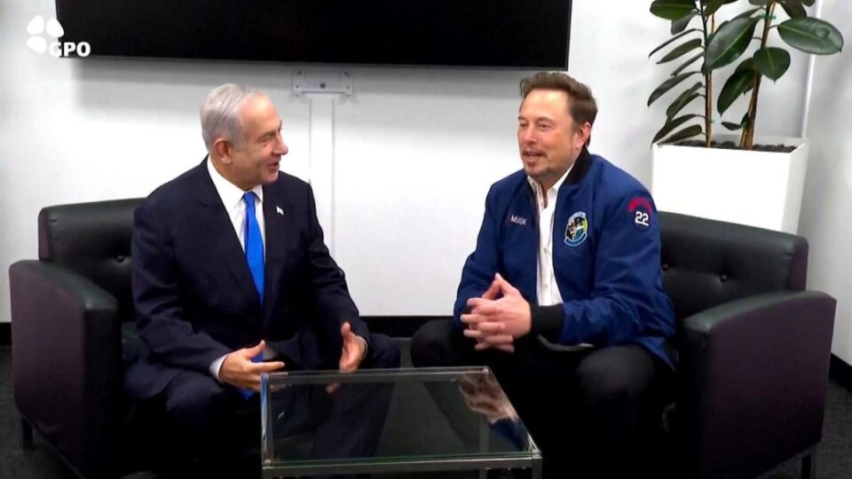 musk-dhe-netanyahu-vizituan-qytezen-kfar-aza-qe-u-sulmua-me-7-tetor