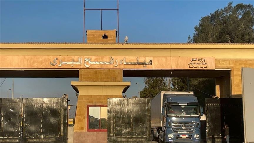 ne-rripin-e-gazes-hyne-55-kamione-me-ndihma-permes-pikes-kufitare-rafah