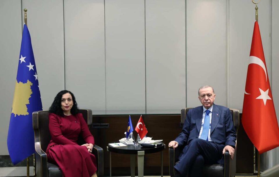 vjosa-osmani-takohet-me-erdoganin:-te-perkushtuar-ta-forcojme-bashkepunimin