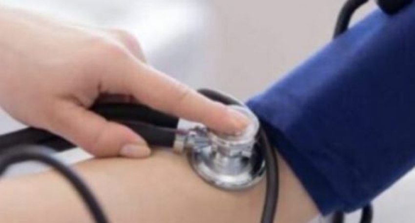 si-ndikon-moti-i-ftohte-ne-presionin-e-gjakut?