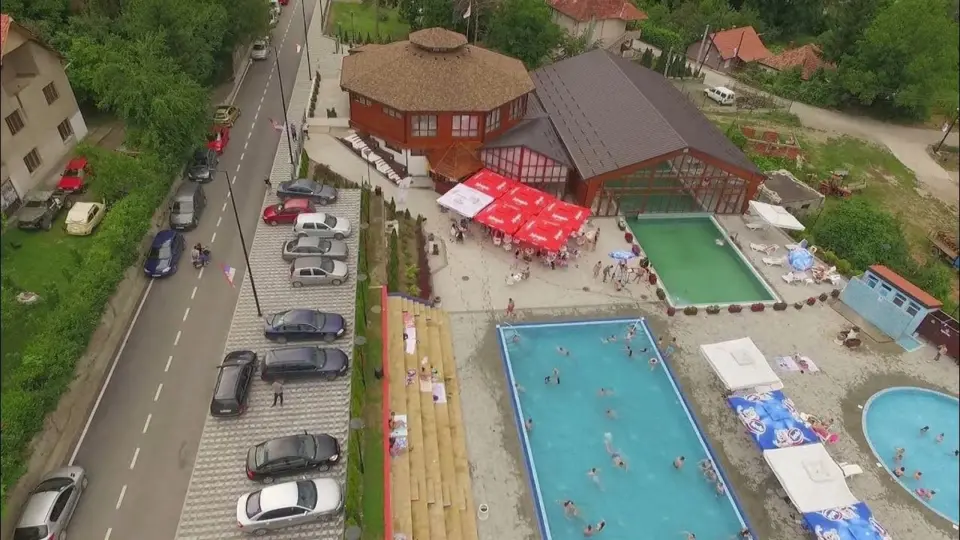 svecla:-ne-hotelin-ne-banjske-u-investua-jashteligjshem,-eshte-prone-e-akp-se