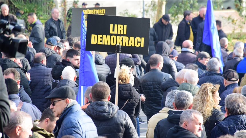 shqiperi,-opozita-mban-serish-proteste