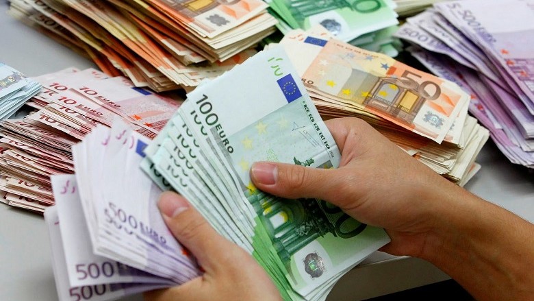 kosovaret-te-zhytur-ne-borxhe,-rreth-5-miliarde-euro-kredi