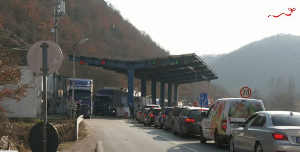 krijohen-kolona-te-dheu-i-bardhe,-kjo-eshte-gjendja-ne-pikat-tjera-kufitare