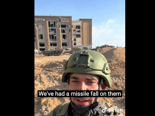 ushtari-izraelit-tallet-me-studentet-palestineze-prane-universitetit-te-bombarduar-ne-gaza