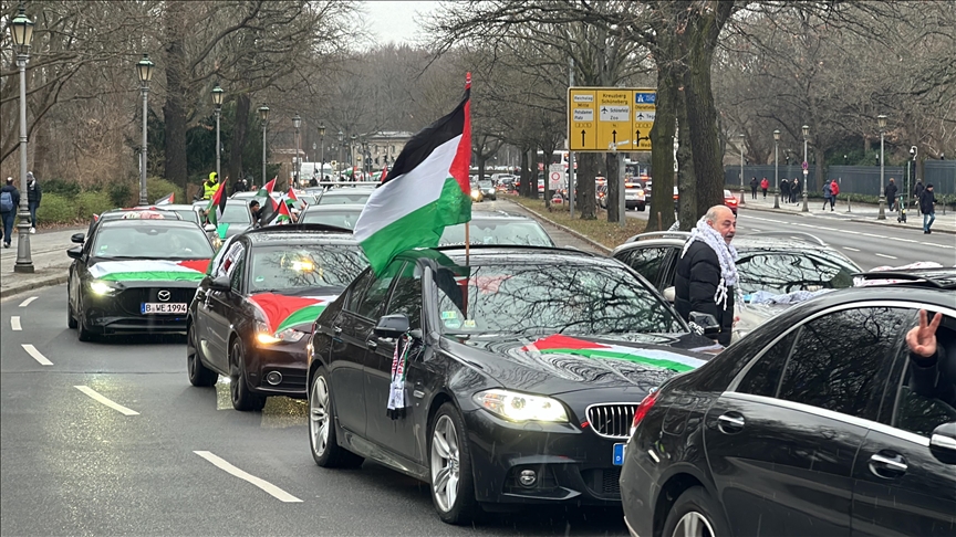 berlin:-kolona-masive-e-automjeteve-proteston-duke-denuar-sulmet-e-izraelit-ne-gaza