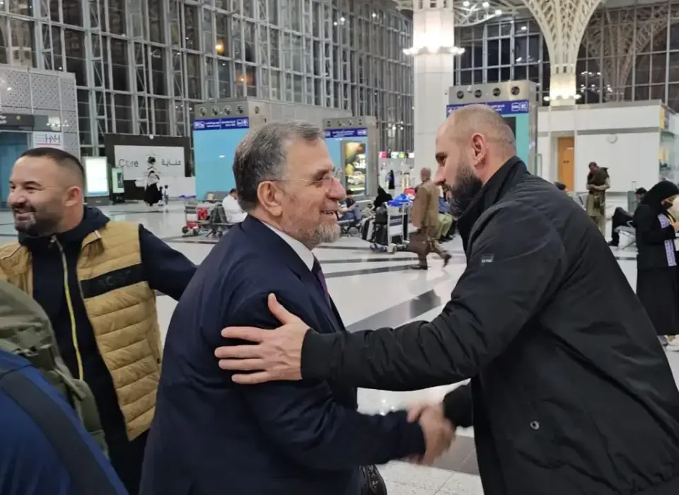 myftiu-ternava-priti-ne-aeroportin-e-medines-grupin-e-umrexhive-nga-kosova