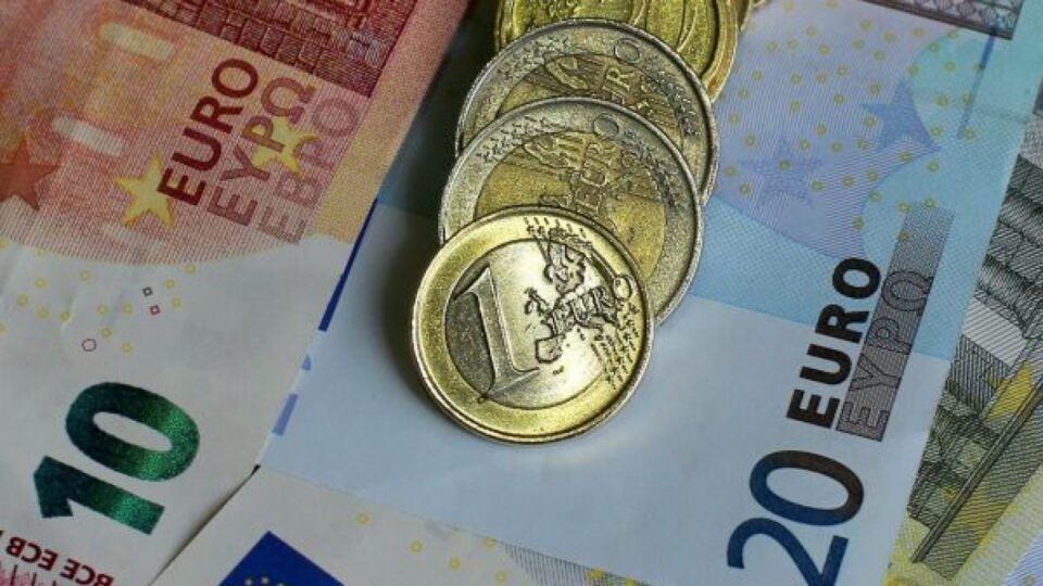 pos-2-euroshit,-qytetaret-e-bizneset-perballen-edhe-me-1-dhe-20-euroshin-fals