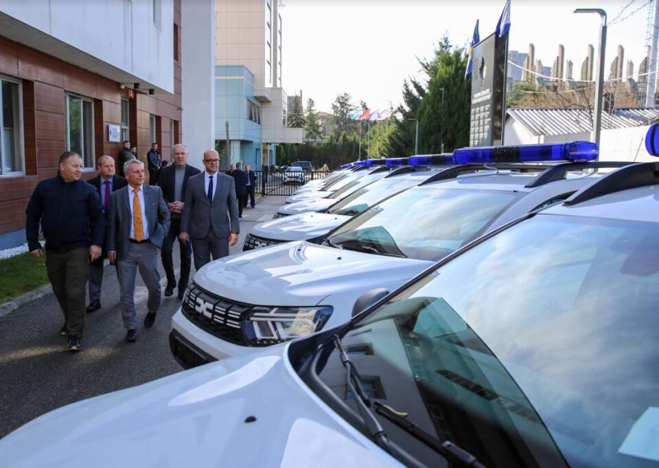 policia-e-kosoves-pranon-donacion-vetura-dhe-pajisje-teknologjike-gjermania
