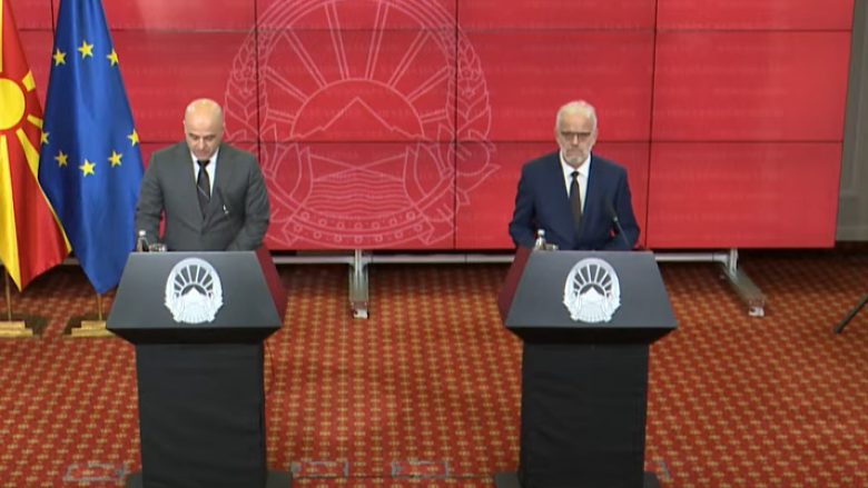 xhaferi-merr-detyren-e-kryeministrit-nga-kovacevski