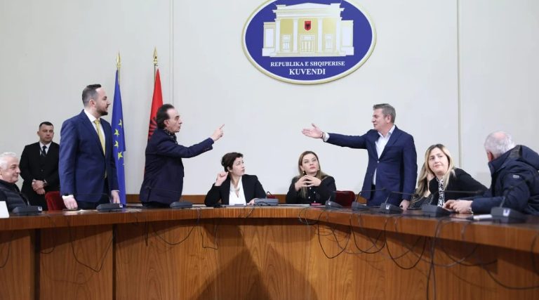 perjashtohen-nga-kuvendi-i-shqiperise-19-deputete-te-pd-se