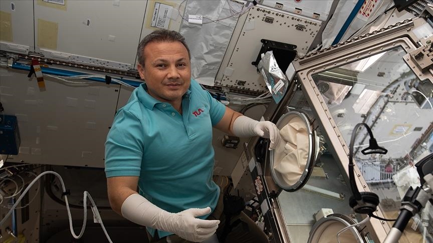 astronauti-i-pare-turk-kryen-eksperimentin-e-fundit-shkencor-ne-stacionin-nderkombetar-hapesinor