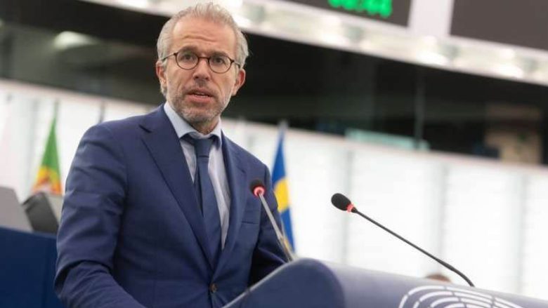 eurodeputeti:-sanksionuam-kosoven,-jo-agresorin-–-duhen-hapa-ndaj-vuciqit-e-dodikut