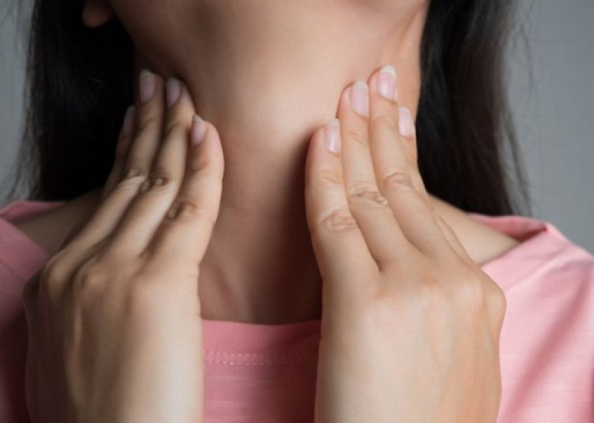 4-shenjat-paralajmeruese-qe-ju-dergoni-trupi-kur-gjendra-tiroide-ka-dale-jashte-kontrollit