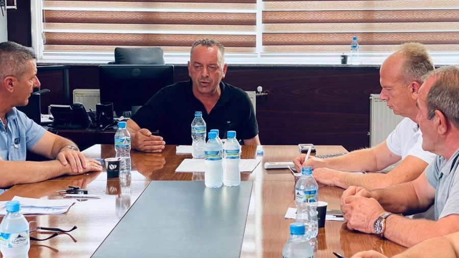 ramosaj-kritikon-vendimin-e-qeverise-kurti-per-manastirin:-decani-perseri-u-godit-padrejtesisht