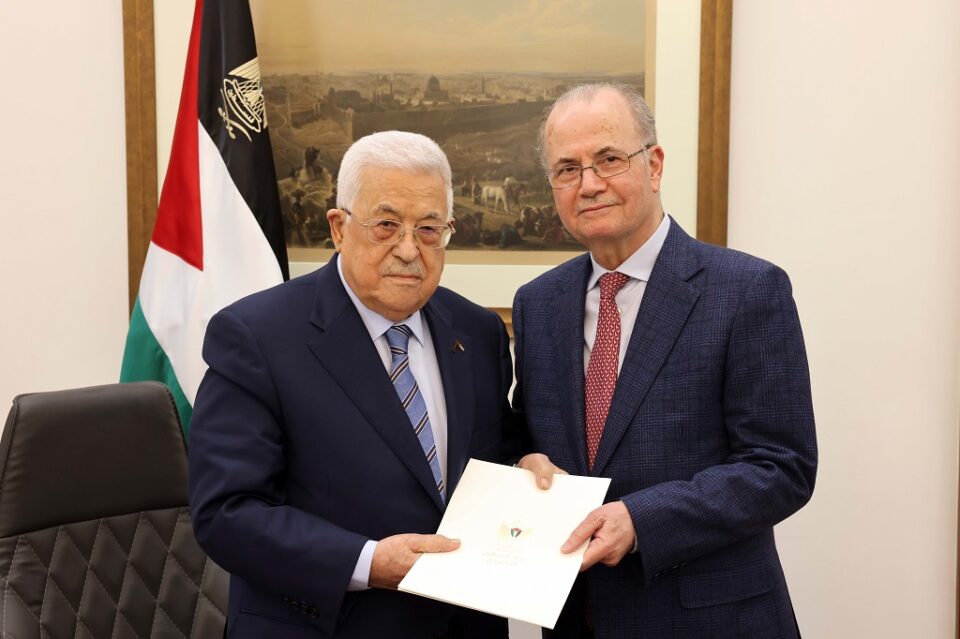 mes-luftes-me-izraelin,-presidenti-mahmoud-abbas-emeron-kryeministrin-e-ri-te-palestines.-ja-kush-eshte-ekonomisti-qe-do-te-krijoje-qeverine-e-re