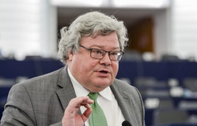 deputeti-gjerman-pas-deklarates-se-vuciqit-ka-pyetje-per-borrellin-e-lajcakun