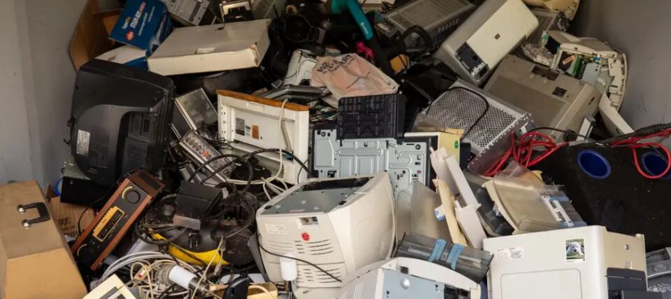 okb-paralajmeron-per-‘katastrofe’-prej-mbetjeve-elektronike:-riciklimi-s’perballon-dot-sasite-e-medha-te-mbeturinave-qe-krijohen