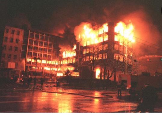 78-dite-bombardime/-sot-25-vite-nga-sulmet-e-nato-s-ne-beograd,-milloshevici-nuk-pranoi-te-zgjidhte-krizen-ne-kosove-dhe…