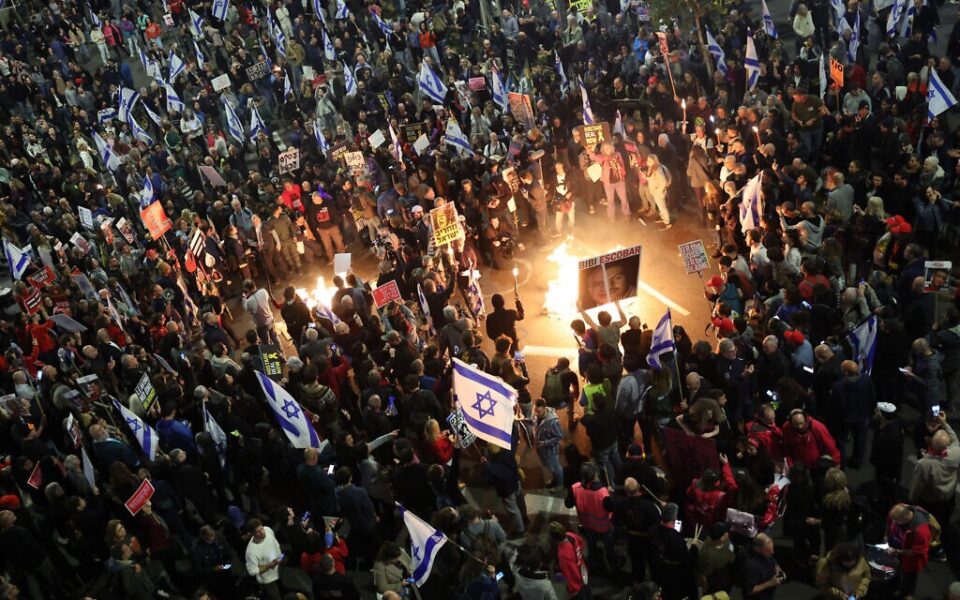 protesta-masive-kunder-qeverise-ne-tel-aviv