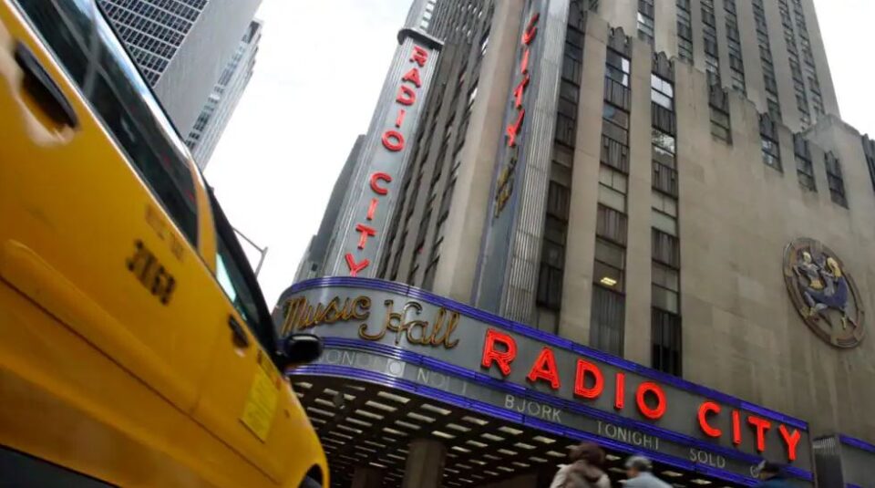 biden-mbledh-mbi-26-milione-dollare-ne-aktivitetin-me-ish-presidentet-obama-dhe-clinton