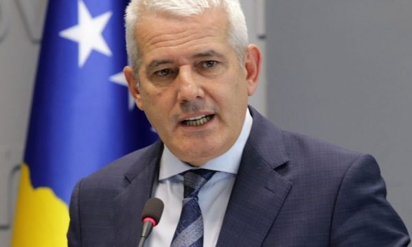 ministri-i-brendshem-i-kosoves-ngre-alarmin,-svecla:-milan-radoicic-po-trajnon-terroriste-te-tjere