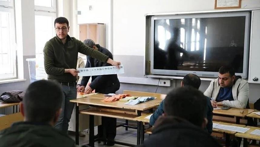 perfundon-votimi-per-zgjedhjet-lokale-ne-turqi,-ja-sa-ishte-pjesemarrja
