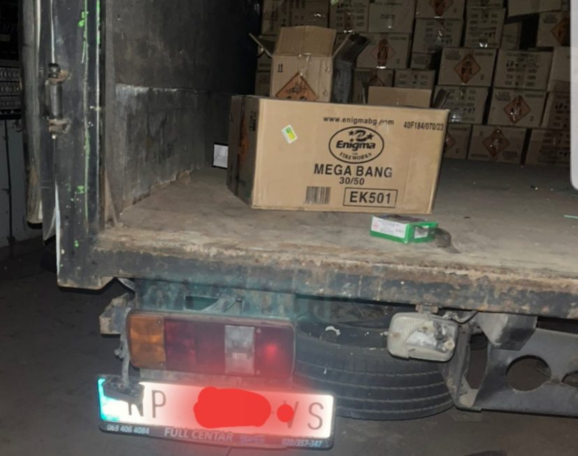 policia-konfiskon-mbi-3600-kilograme-material-piroteknik-ne-vlere-rreth-7-mije-euro