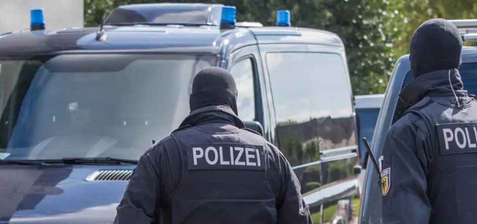 rreziku-me-i-larte-se-kurre,-gjermani:-qindra-police-nen-dyshim-per-qendrime-ekstremiste