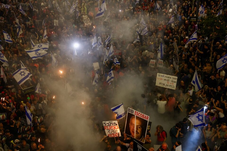 “gjysme-viti-ferr”-protestuesit-marshojne-ne-izrael-ne-prag-te-6-mujorit-te-luftes-me-hamasit,-thirrje-per-zgjedhje-te-menjehershme-dhe-lirim-te-pengjeve