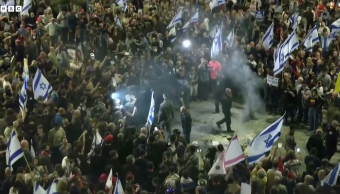 izraelitet-protestojne-ne-tel-aviv,-kerkojne-marreveshje-per-lirimin-e-pengjeve