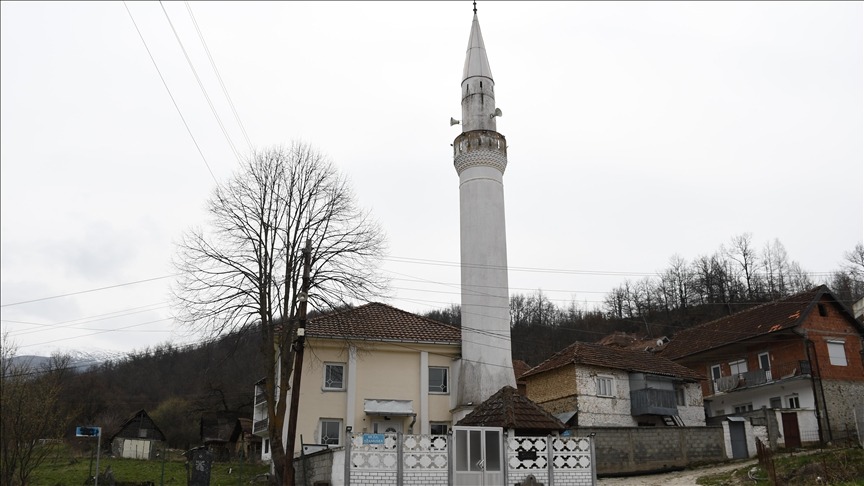 xhamia-e-mlikes-ne-dragash,-e-ndertuar-nga-nje-familje-siriane,-me-e-vjetra-ne-kosove