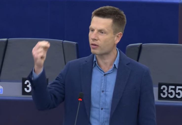 “kosova-eshte-evrope”-deputeti-ukrainas-flet-ne-shqip-dhe-mbeshtet-anetaresimin-ne-kie