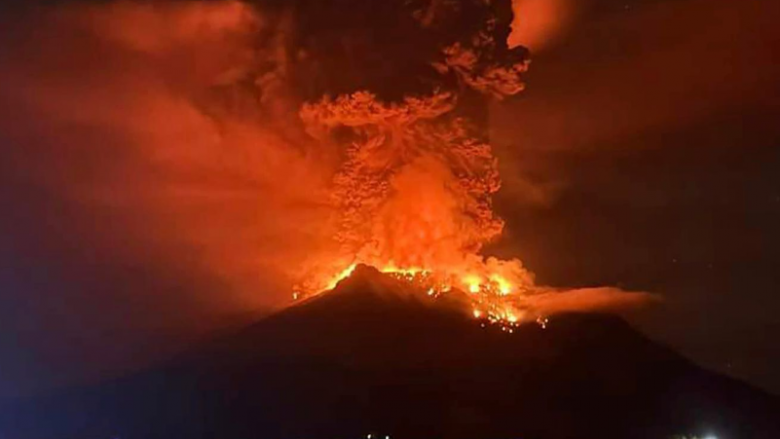 shperthimi-i-vullkanit-ne-indonezi-ndez-alarmin-per-cunami-–-mbi-11-mije-njerezve-u-kerkohet-te-largohen-nga-vendi