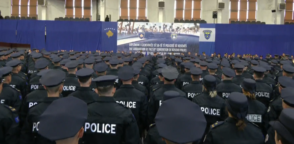 policise-se-kosoves-i-shtohen-edhe-445-police-te-rinj,-kurti:-nderoni-uniformen-dhe-punen-tuaj