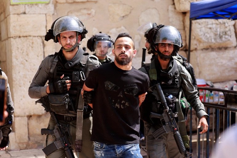 ushtaret-izraelite-arrestojne-40-palestineze-ne-bregun-perendimor