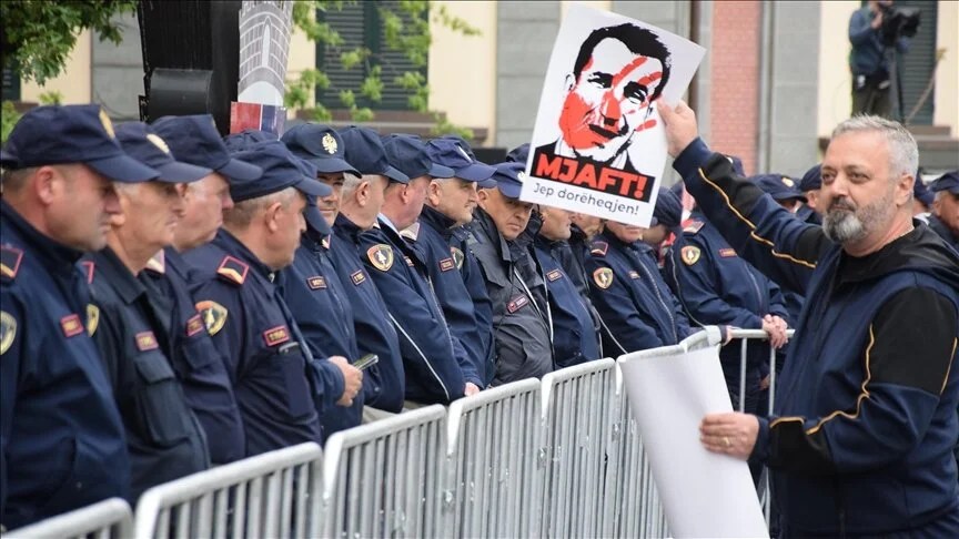 tensione-ne-protesten-para-bashkise-se-tiranes