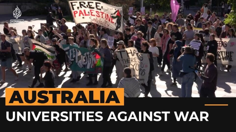studentet-protestues-australiane-thone-se-universiteti-duhet-te-jete-per-“edukim-dhe-jo-per-perhapje-te-luftes”-–-video