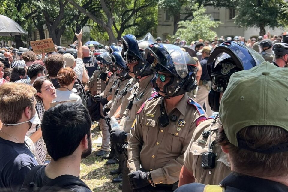 arrestimet-e-protestuesve-vazhdojne-ne-universitetin-e-teksasit-–-video